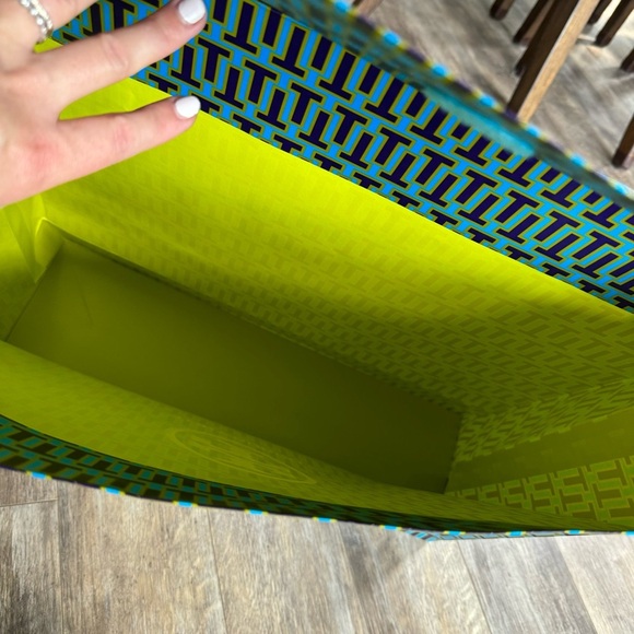 Extra Large Tory Burch Envelop Gift Bag with Velcro Closure - Picture 2 of 5